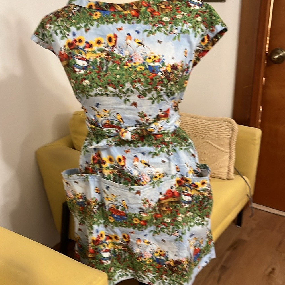 VTG Adorable Apron Dress! - Picture 16 of 16